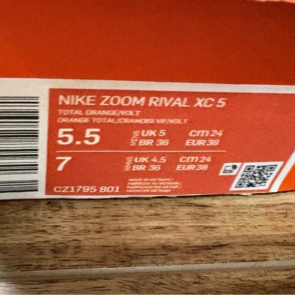 Nike Zoom Rival XC 5 cross-country spikes in a Total Orange, size 5.5, new